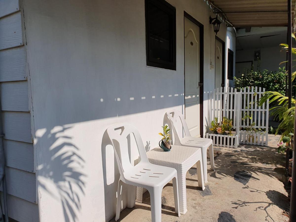 P.California Inter Hostel Nang Rong Екстер'єр фото