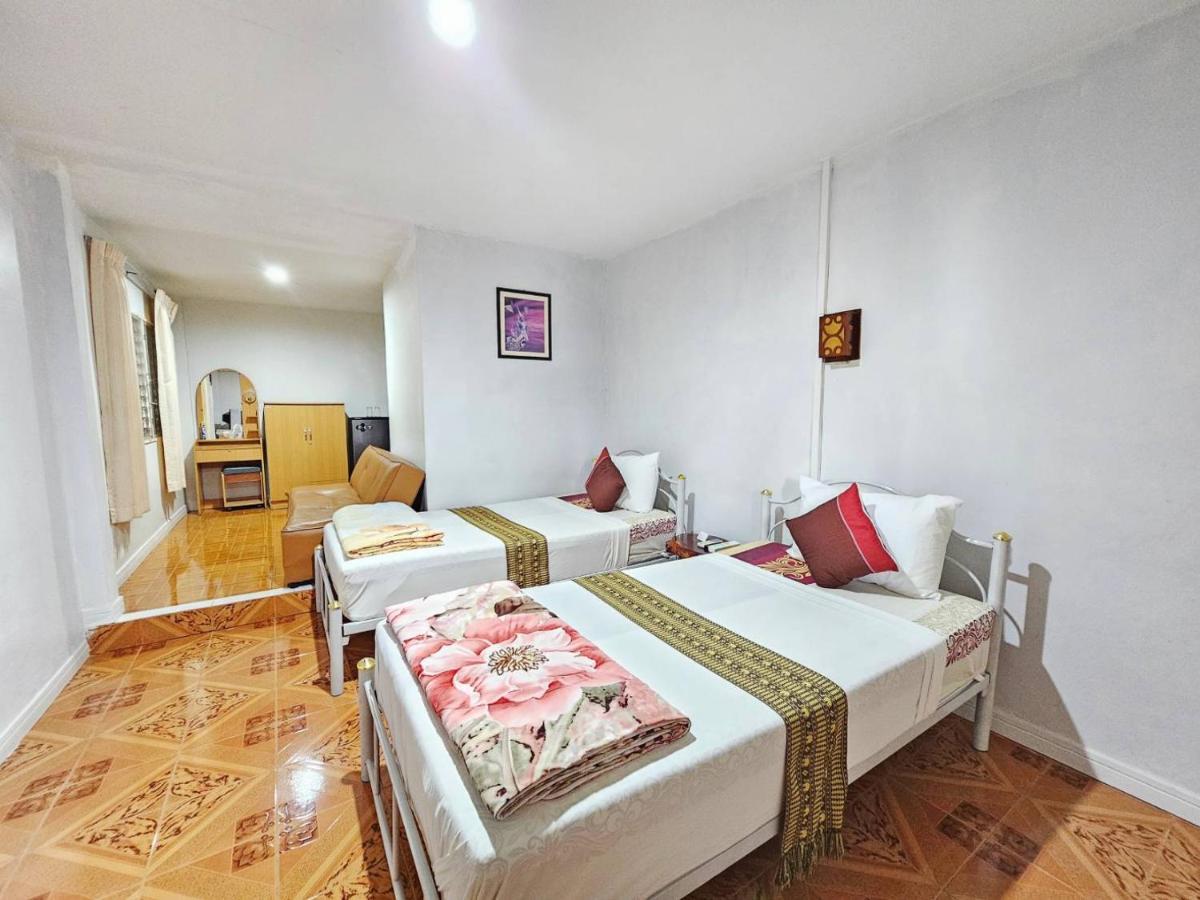 P.California Inter Hostel Nang Rong Екстер'єр фото