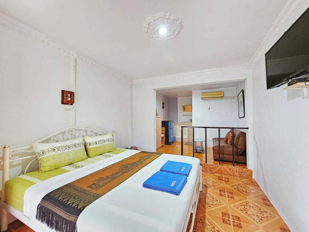 P.California Inter Hostel Nang Rong Екстер'єр фото