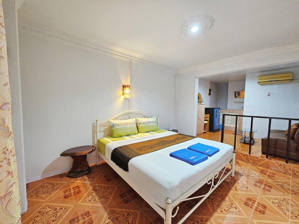 P.California Inter Hostel Nang Rong Екстер'єр фото