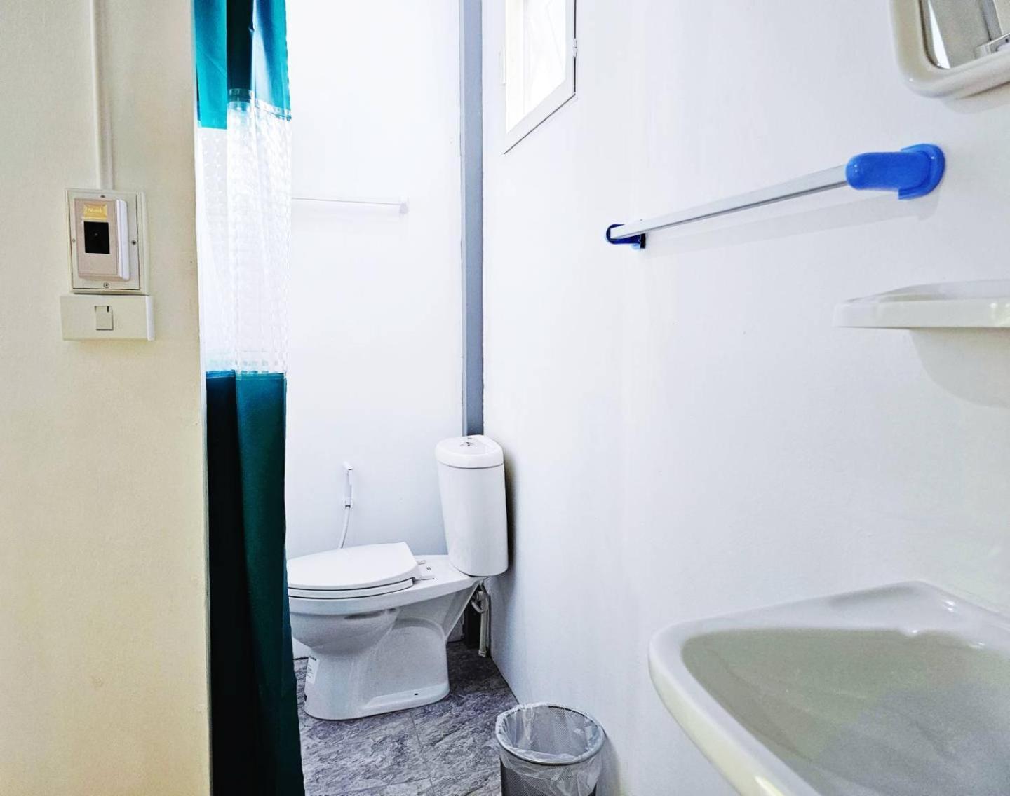 P.California Inter Hostel Nang Rong Екстер'єр фото