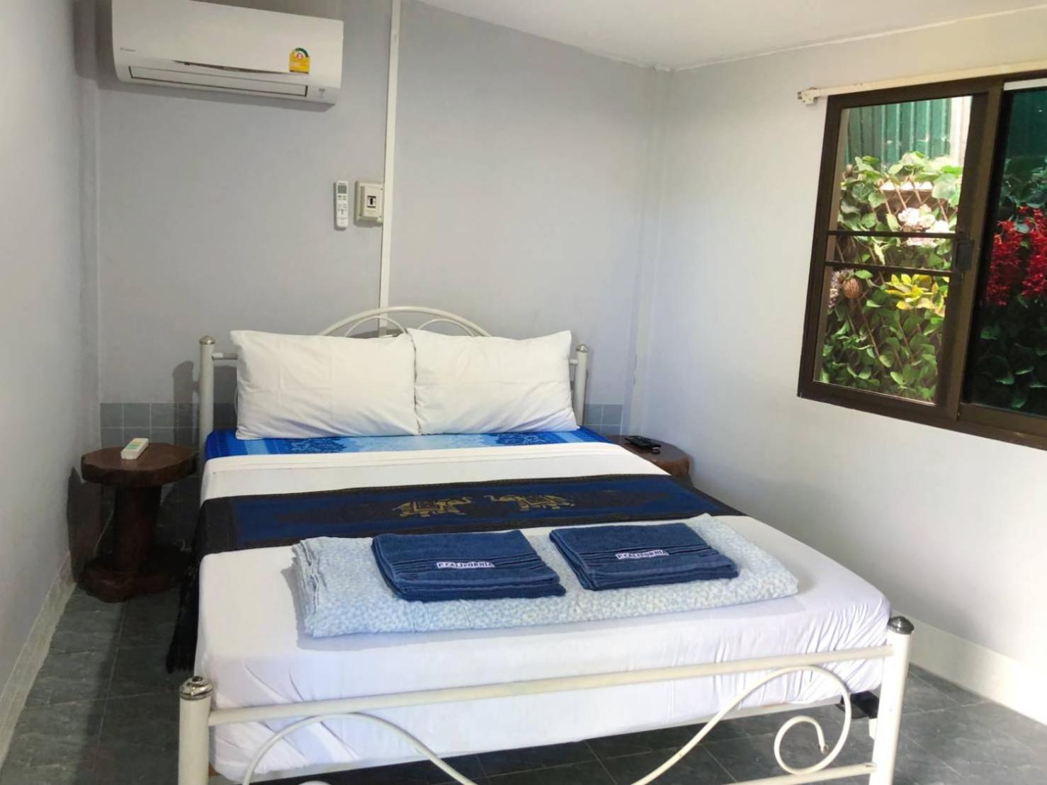 P.California Inter Hostel Nang Rong Екстер'єр фото