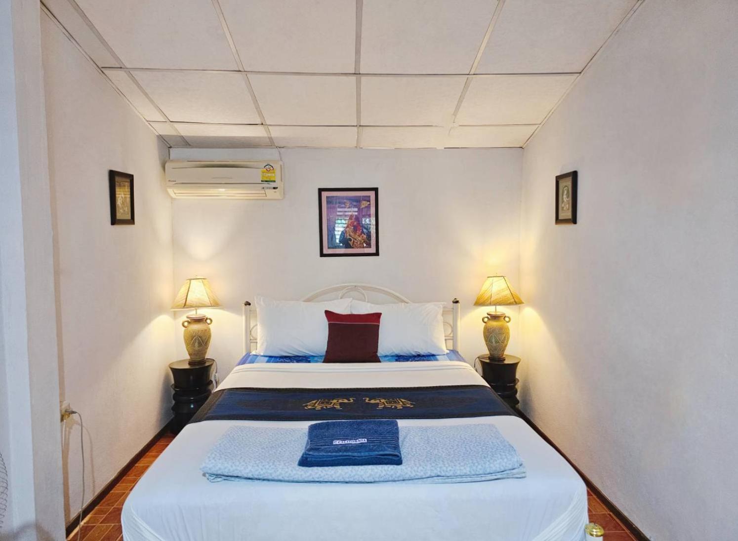 P.California Inter Hostel Nang Rong Екстер'єр фото