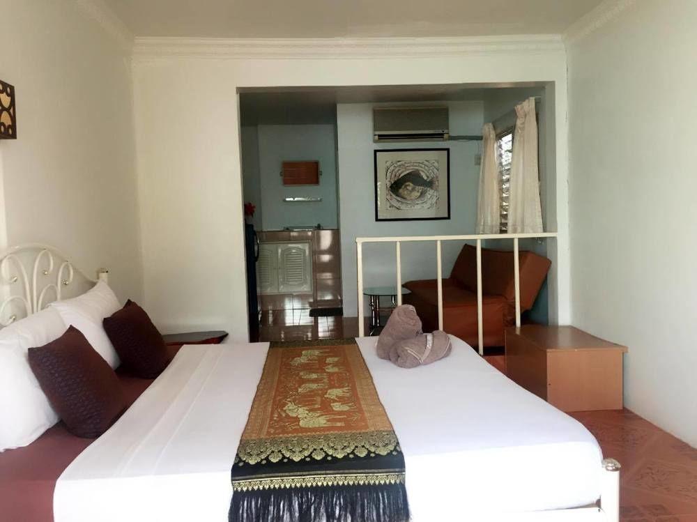 P.California Inter Hostel Nang Rong Екстер'єр фото
