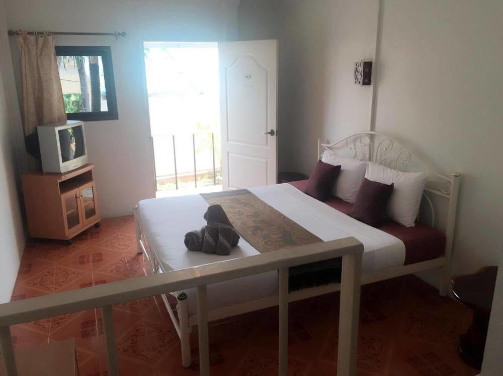 P.California Inter Hostel Nang Rong Екстер'єр фото