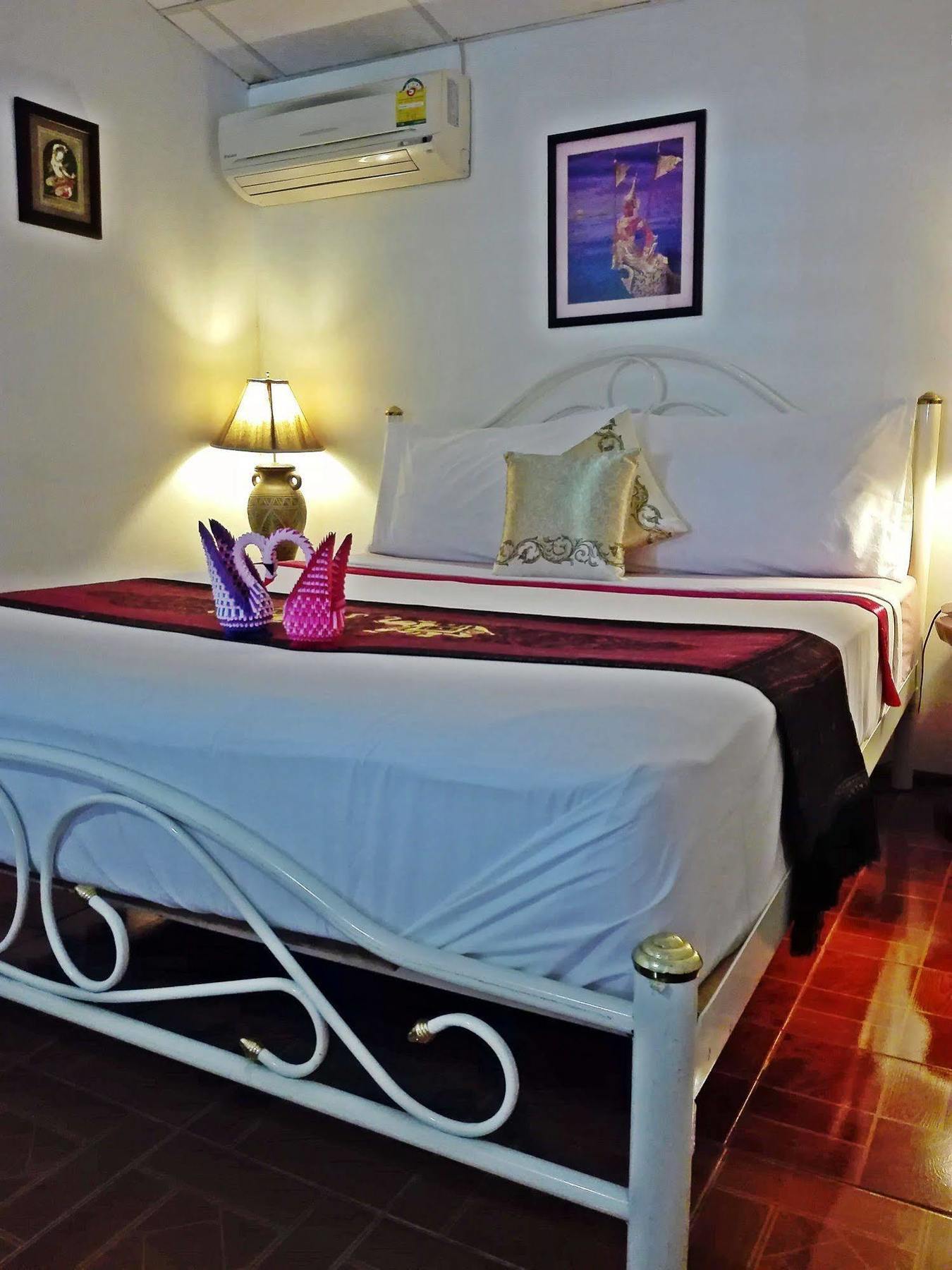 P.California Inter Hostel Nang Rong Екстер'єр фото