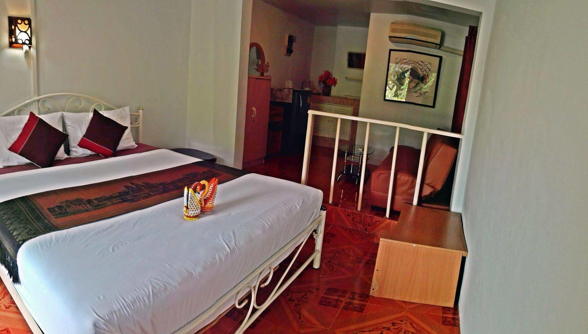 P.California Inter Hostel Nang Rong Екстер'єр фото